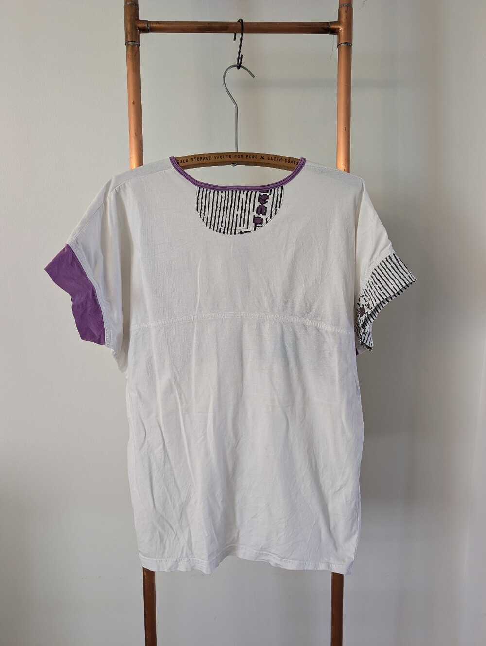 🔥80s/90s🔥- Reebok White Tee w/ Purple & Teal Geometric Accent, Tennis Vibe 🎾 - Picture 8 of 12